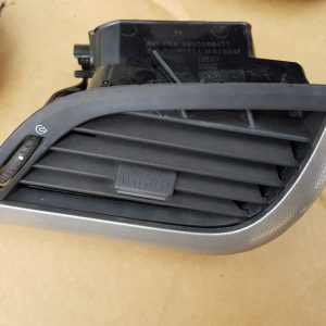 Grila ventilatie dreapta Peugeot 207 9650088477 - Dezmembrari Auto