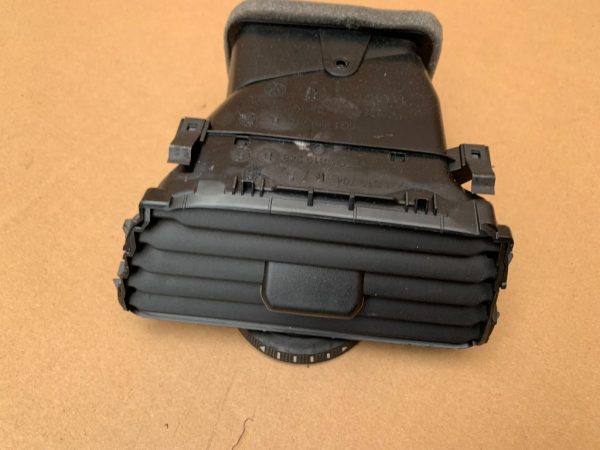 Grila ventilatie dreapta VW Golf 7 5G1819248B 5G1 819 248 B la 0 km - Dezmembrari Auto