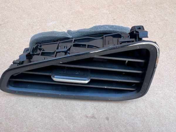 Grila ventilatie dreapta VW ID3 ID.3 10A819704 10A 819 704 - Dezmembrari Auto
