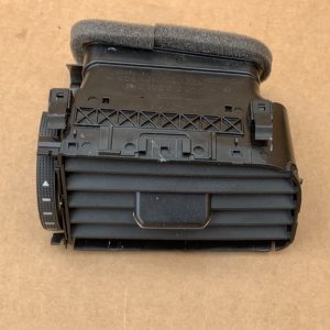 Grila ventilatie dreapta VW Jetta 2017 5C6819704B 5C6 819 704 B - Dezmembrari Auto