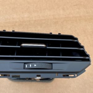 Grila ventilatie dreapta VW Touran 2017 5TB819704 5TB 819 704 - Dezmembrari Auto
