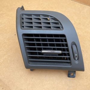Grila ventilatie stanga Mercedes E Class W211 2118301154 - Dezmembrari Auto