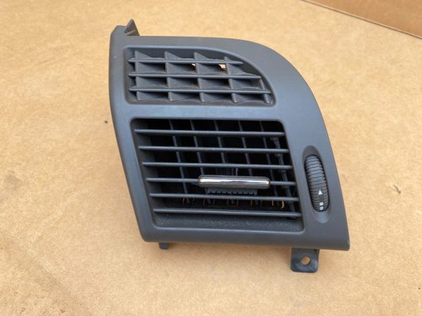 Grila ventilatie stanga Mercedes E Class W211 2118301154 - Dezmembrari Auto