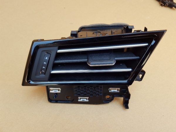 Grila ventilatie stanga VW Arteon 3G1819701 3G1 819 701 - Dezmembrari Auto