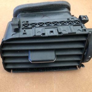 Grila ventilatie stanga VW Jetta 2016 5C6819703B 5C6 819 703 B - Dezmembrari Auto