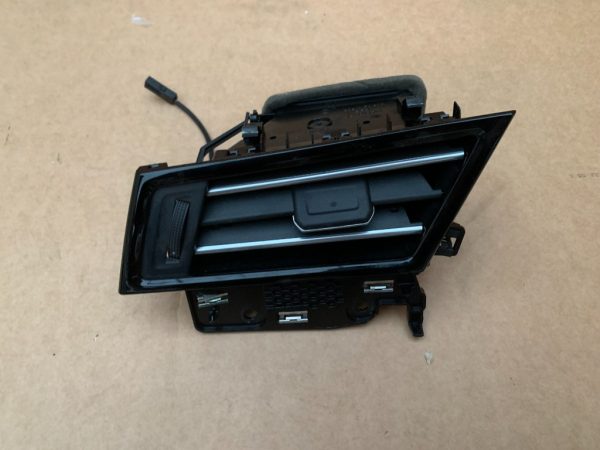 Grila ventilatie stanga VW Passat B8 Arteon 3G1819701 3G1 819 701 - Dezmembrari Auto