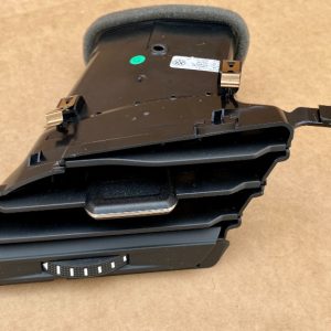 Grila ventilatie stanga VW Touran 2017 5TB819703 5TB 819 703 - Dezmembrari Auto