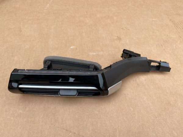 Grila ventilatie VW ID4 ID.4 2023 11C947095C 11C858416F volan dreapta - Dezmembrari Auto