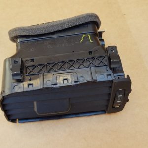 Grila ventilatie VW Jetta 2016 5C6819703B 5C6 819 703 B - Dezmembrari Auto