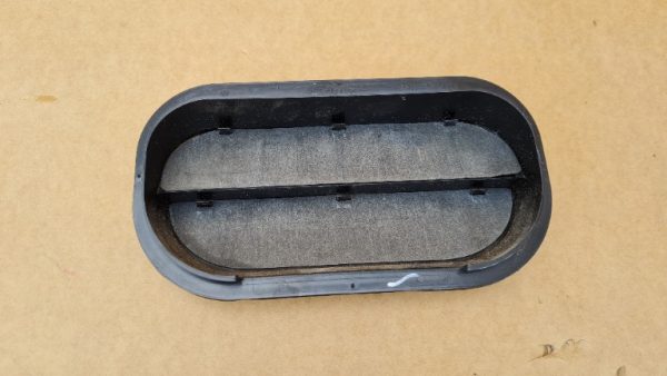 Grila ventilatie VW Touran 2017 6R0819465A 6R0 819 465 A - Dezmembrari Auto