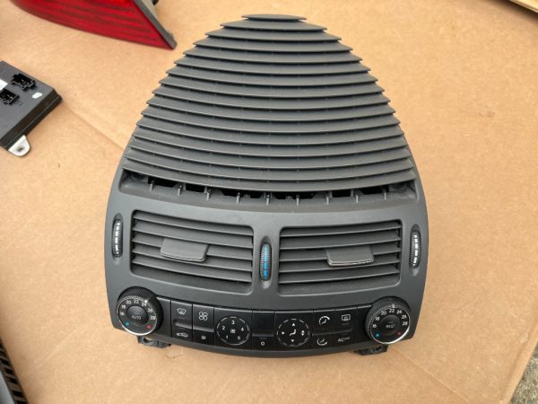Grile aerisire centrale Mercedes E class W211 - guri aerisire - Dezmembrari Auto
