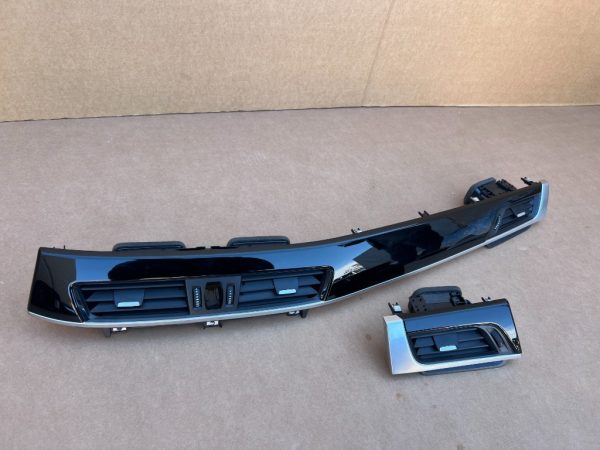 Grile aerisire cu trimuri plansa bord BMW X1 F48 din 2017 la 0 km - Dezmembrari Auto