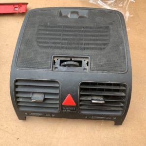 Grile ventilatie centrale cu buton avarie VW Golf 5 1K0819153 1K0 819 153 - Dezmembrari Auto