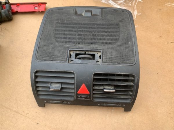 Grile ventilatie centrale cu buton avarie VW Golf 5 1K0819153 1K0 819 153 - Dezmembrari Auto