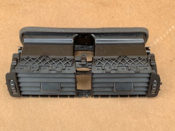 Grile ventilatie centrale VW Jetta 2017 5C7819728 5C7 819 728 5C8819728 5C8 819 728 la 0 km - Dezmembrari Auto