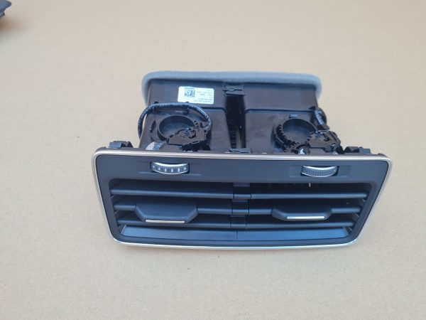 Grile ventilatie spate cotiera Audi Q8 2019 4M8819203A la 0 km - Dezmembrari Auto