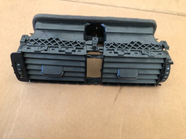 Guri ventilatie centrale VW Jetta 2016 5C7819728 5C7 819 728 - Dezmembrari Auto