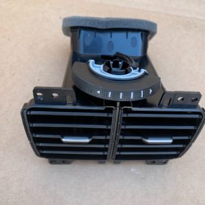 Grila ventilatie spate cotiera VW Golf 7 2016 5G0819203 5G0 819 203 la 0 km - Dezmembrari Auto