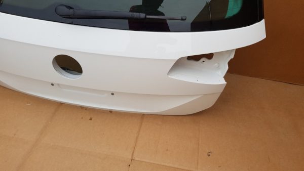 Haion cu luneta ionizata r-line VW Passat B8 combi culoare alb LC9A - Dezmembrari Auto - imagine 3
