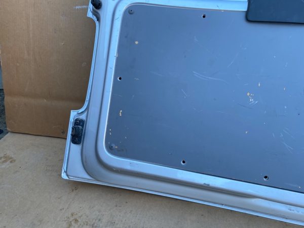 Haion cu luneta VW Caddy life din 2003 2004 2005 2006 2007 2008 2009 culoare gri-argintiu LA7W - Dezmembrari Auto - imagine 6