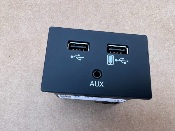 Hub usb / aux Audi A6 C7 2016 4G0035736 4G0 035 736 la 0 km - Dezmembrari Auto