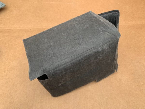 Husa baterie VW Passat B8 5Q0915411B 5Q0 915 411 B - Dezmembrari Auto