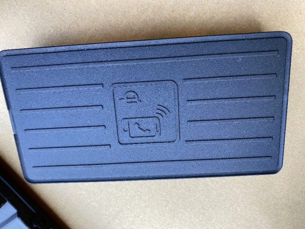 Incarcator telefon wireless Audi Q8 4N0035502 4N0035502A 4N0035502B - Dezmembrari Auto