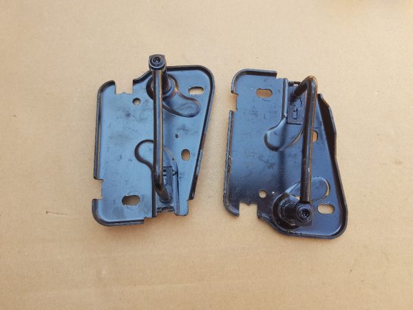 Incuietoare capota stanga dreapta VW Arteon 8S0823186D 8S0823185D - Dezmembrari Auto