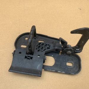 Incuietoare capota VW Caddy 2005 2006 2007 2008 2009 - Dezmembrari Auto