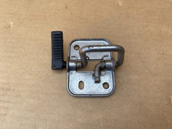 Incuietoare capota VW Golf 7 5Q0823186A 5Q0 823 186 A - Dezmembrari Auto