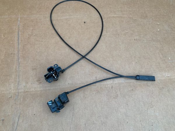 Incuietoare incuietori capota Mercedes R400 W251 facelift A2198800160 - Dezmembrari Auto