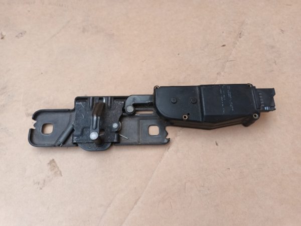 Incuietoare portbagaj VW Audi Seat Skoda 4F9827383A 4F9827383E 4F9827383G - Dezmembrari Auto