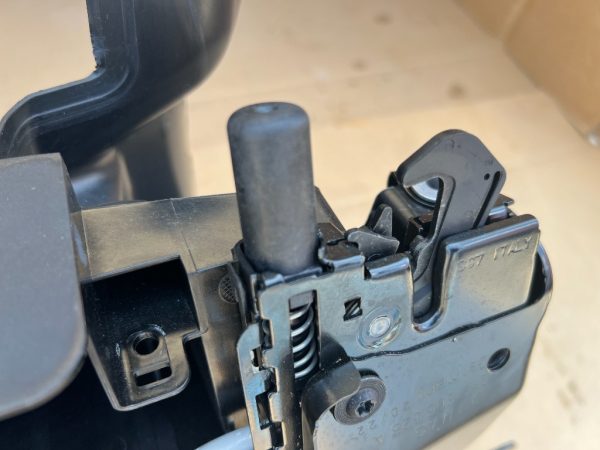 Incuietori trager VW Caddy 2023 la 0 km stanga dreapta 2K7805526A 2K7805527B - Dezmembrari Auto
