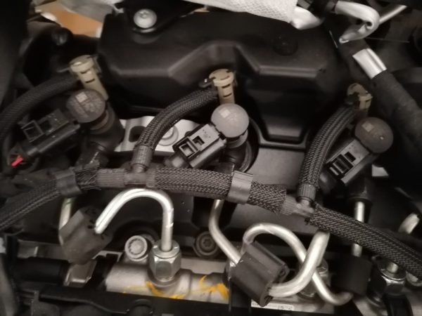 Injectoare injector VW Golf 7 1.6 tdi 04L130277D 04L130277BC - Dezmembrari Auto