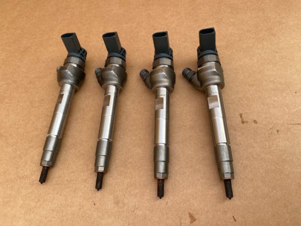 Injector injectoare BMW X1 F48 2017 8514146 13538514146 la 0 km - Dezmembrari Auto