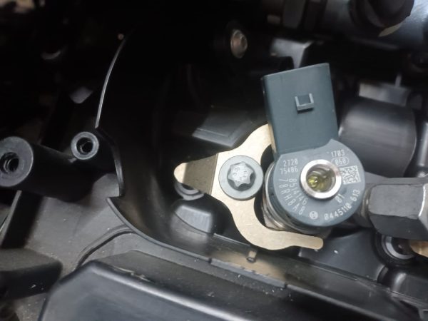 Injector injectoare BMW X1 F48 din 2018 la 0 km 8514146 - Dezmembrari Auto