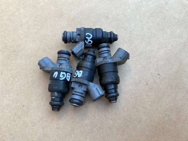 Injector injectoare VW Caddy 1.6 fsi BGU 06A906031BT 06A 906 031 BT - Dezmembrari Auto