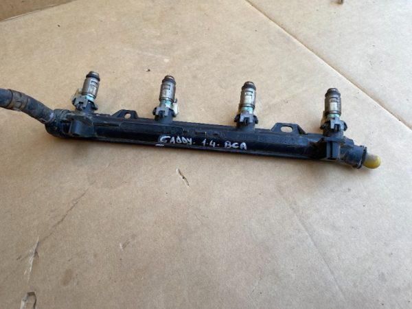Injector injectoare VW Caddy 2004 1.4 BCA 036031AC 036 031 AC - Dezmembrari Auto