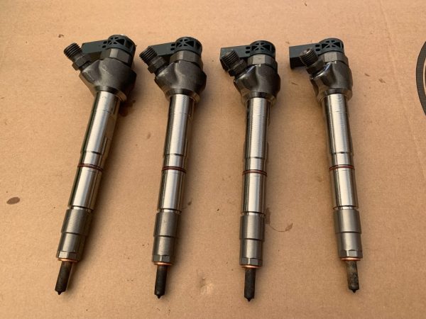 Injector injectoare VW Golf 7 2019 2.0 tdi 04L130277AC 04L 130 277 AC la 0 km - Dezmembrari Auto