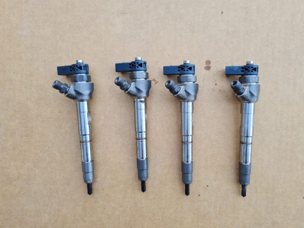 Injector injectoare VW Jetta 2017 2.0 tdi 04L130277AC 04L 130 277 AC - Dezmembrari Auto