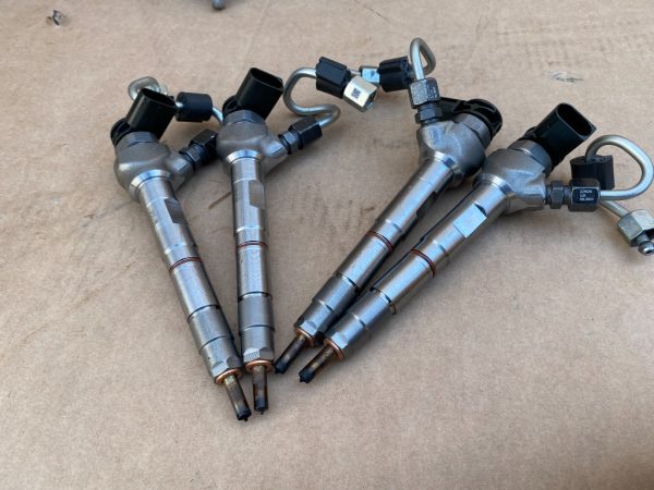 Injector injectoare VW Passat B8 2023 2.0 tdi 05L130277M 05L 130 277 M la 0 km - Dezmembrari Auto