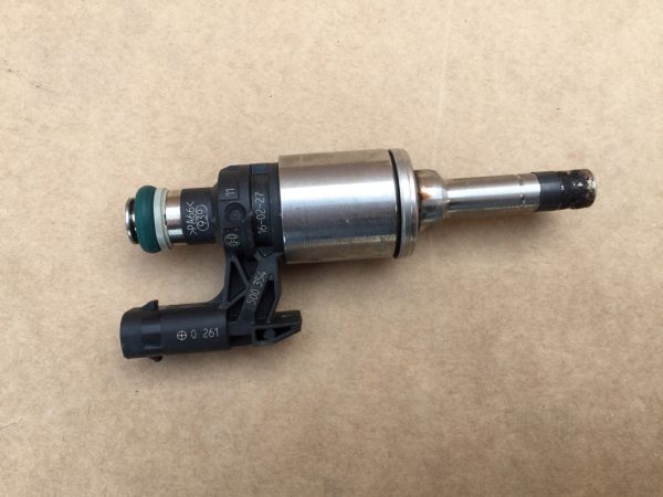 Injector VW Passat B8 1.4 tsi 04E906036Q 04E 906 036 Q - Dezmembrari Auto