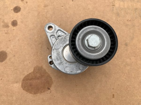 Intinzator curea VW Arteon 2.0 tdi 04L903315D 04L 903 315 D la 0 km - Dezmembrari Auto