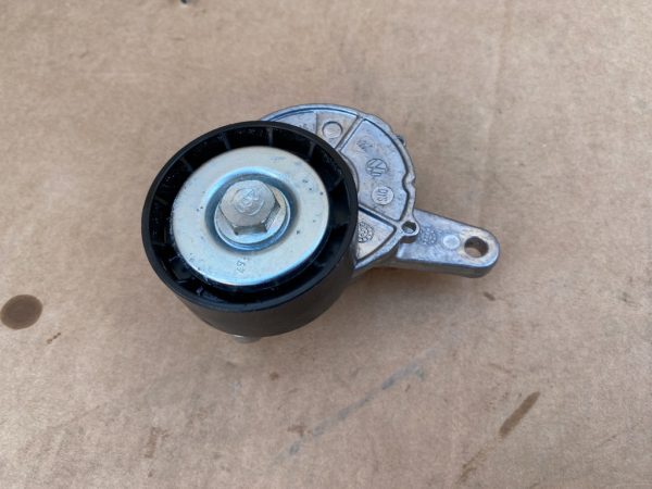 Intinzator curea VW Passat B8 2023 04L903315J 04L 903 315 J la 0 km - Dezmembrari Auto