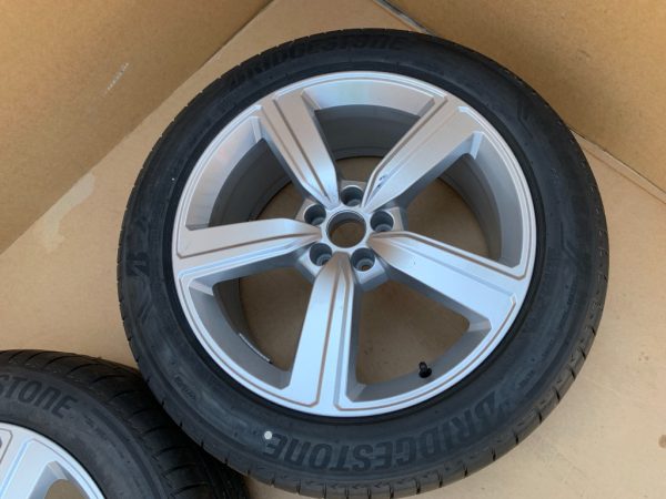 Janta cu anvelopa 225/50 R20 Audi E-Tron 2021 4KE601025S 4KE 601 025 S - Dezmembrari Auto