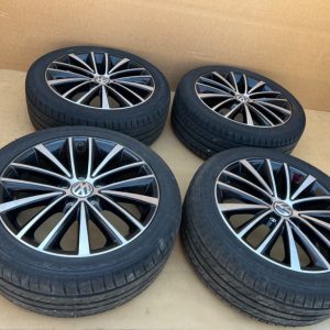 Jante cu anvelope R17 ET54 VW Jetta 2017 la 0 km 5C0601025AJ 5C0 601 025 AJ - Dezmembrari Auto