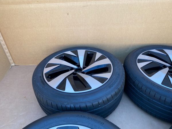 Jante aliaj cu anvelope 235/50/R20 8Jx20h2 ET45 11A601025A 11A 601 025 A la 0 km - Dezmembrari Auto - imagine 3
