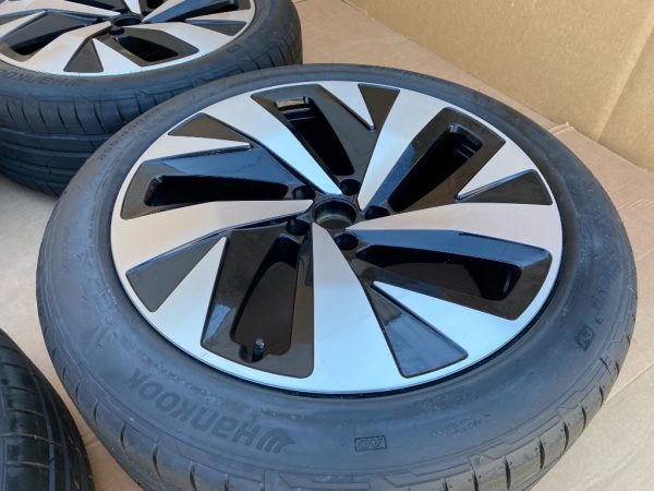 Jante aliaj cu anvelope 235/50/R20 8Jx20h2 ET45 11A601025A 11A 601 025 A la 0 km - Dezmembrari Auto - imagine 2