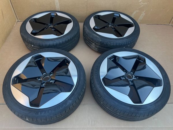 Jante originale SANYA cu anvelope VW ID3 ID.3 din 2021 215/45/20 10A 601 025 B - Dezmembrari Auto