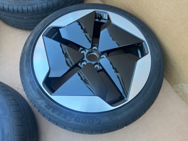 Jante originale SANYA cu anvelope VW ID3 ID.3 din 2021 215/45/20 10A 601 025 B - Dezmembrari Auto - imagine 5